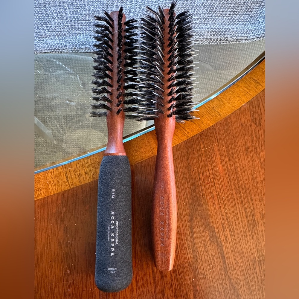 Pair of round boar bristle Acca Kappa brushes